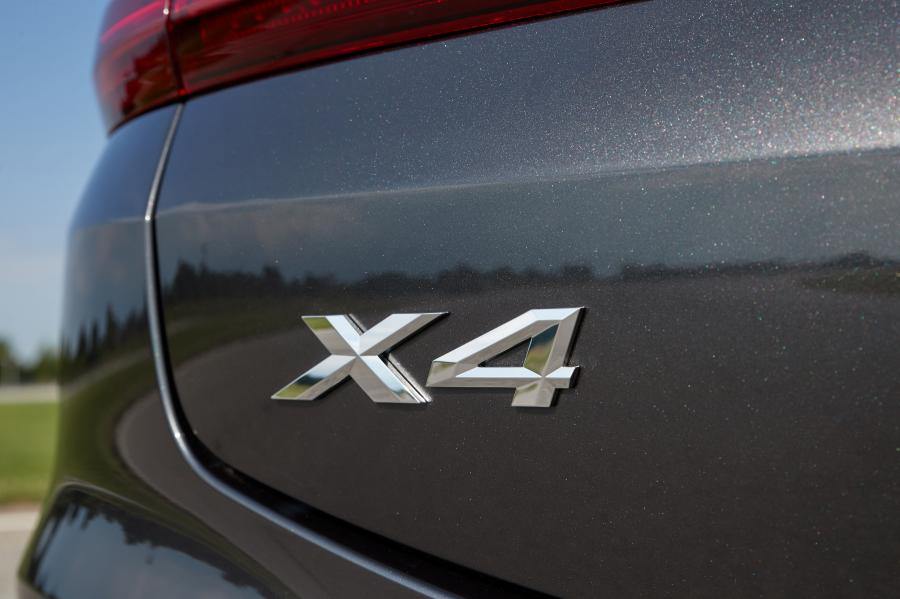 Логотип BMW X4 xDrive30i (G02) 2018 года  (NA) (фото 61 из 106)